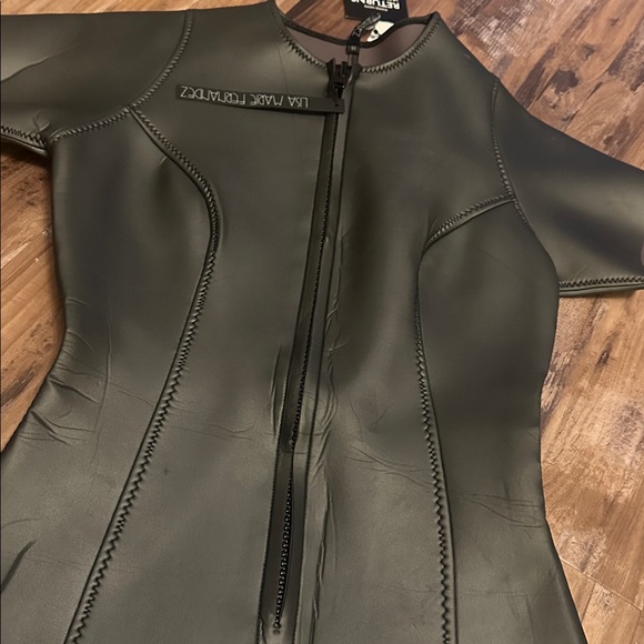 swimsuit icon
LISA MARIE FERNANDEZ The Farrah rubber neoprene swimsuitshopping - Picture 11 of 11